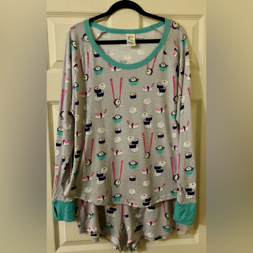 NWOT SUSHI LONG-SLEEVE TOP AND SHORTS SLEEP SET COZY CASUAL LOUNGEWEAR FALL
